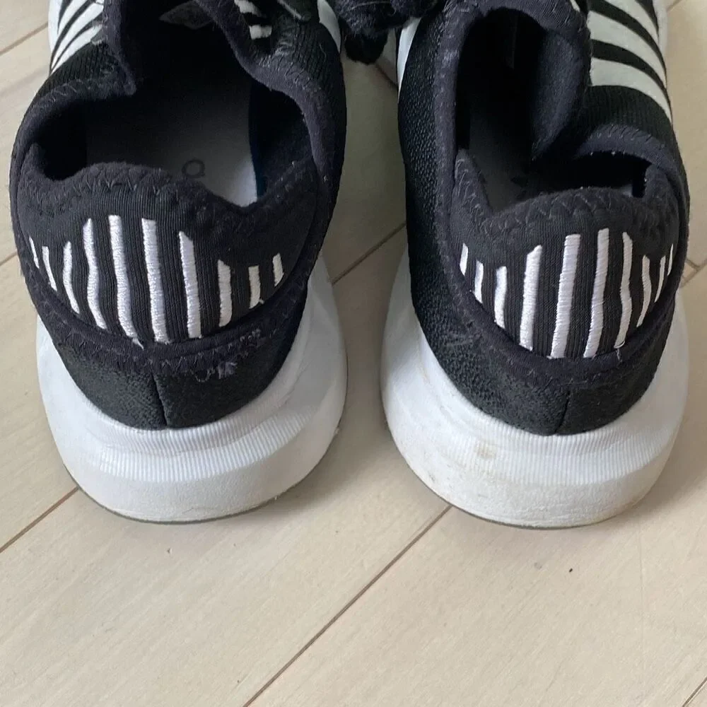 Adidas Swift Low Top Lace Up Trainer Tennis Sneaker Shoes Black White Size 10
